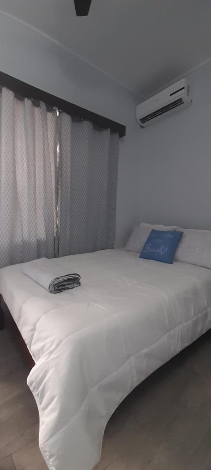 Serenade Hotel Placencia Eksteriør billede