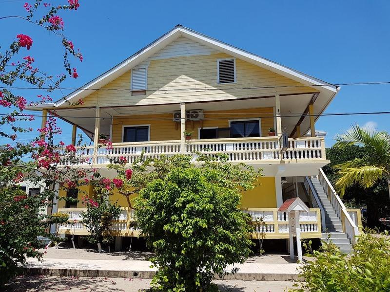 Serenade Hotel Placencia Eksteriør billede