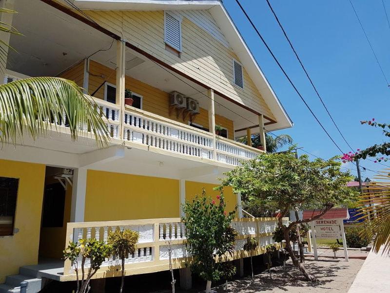 Serenade Hotel Placencia Eksteriør billede