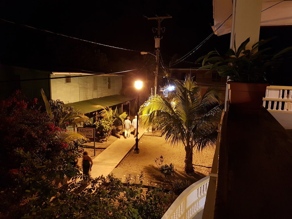 Serenade Hotel Placencia Eksteriør billede