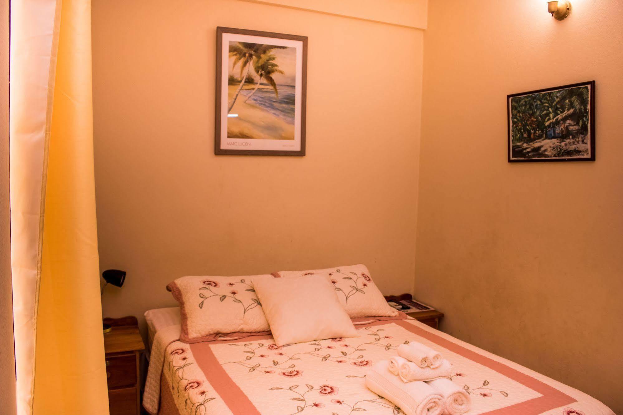 Serenade Hotel Placencia Eksteriør billede