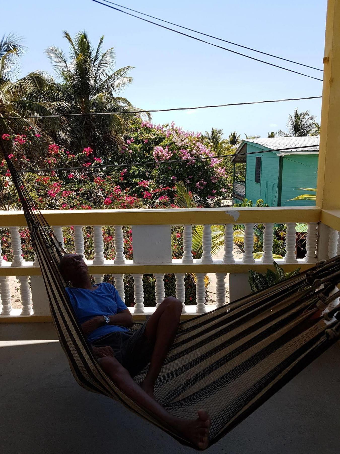 Serenade Hotel Placencia Eksteriør billede