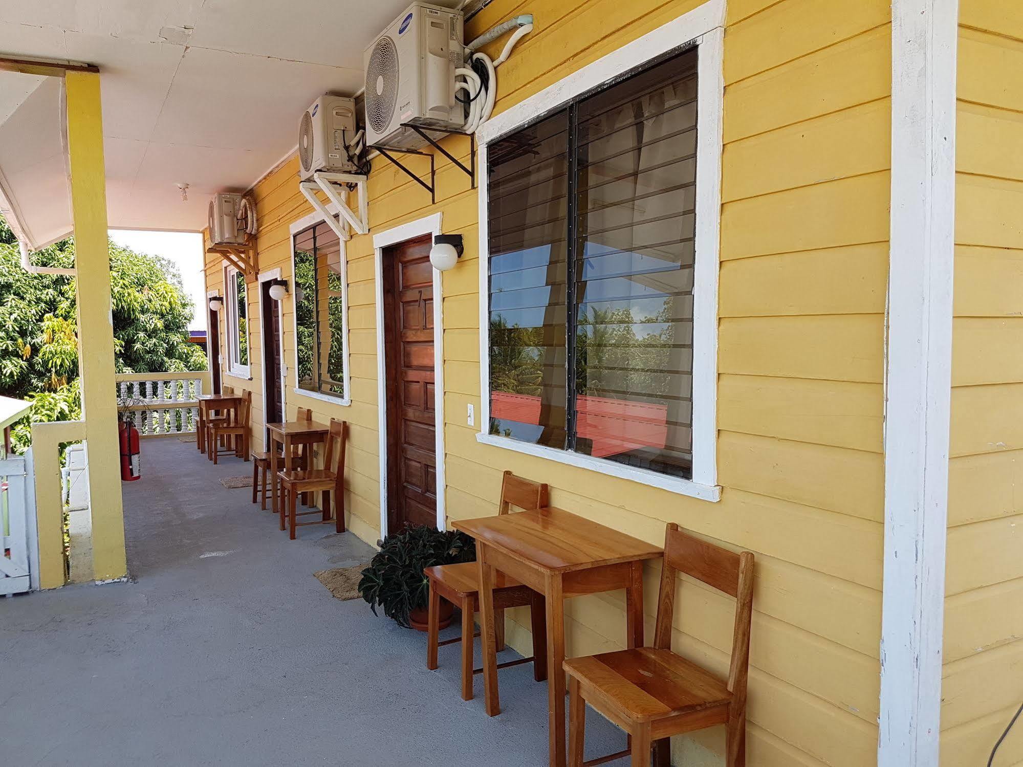 Serenade Hotel Placencia Eksteriør billede