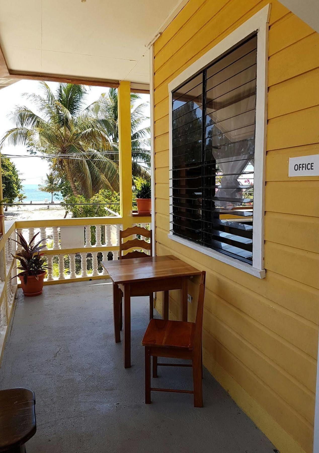 Serenade Hotel Placencia Eksteriør billede