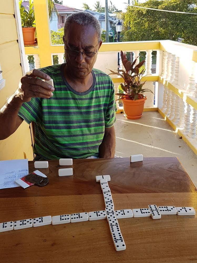 Serenade Hotel Placencia Eksteriør billede
